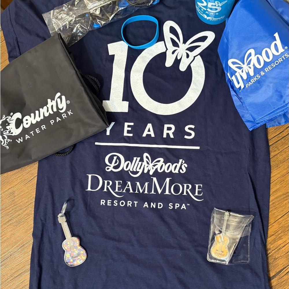Dollywood Souvenir Merchandise Bag with accessories